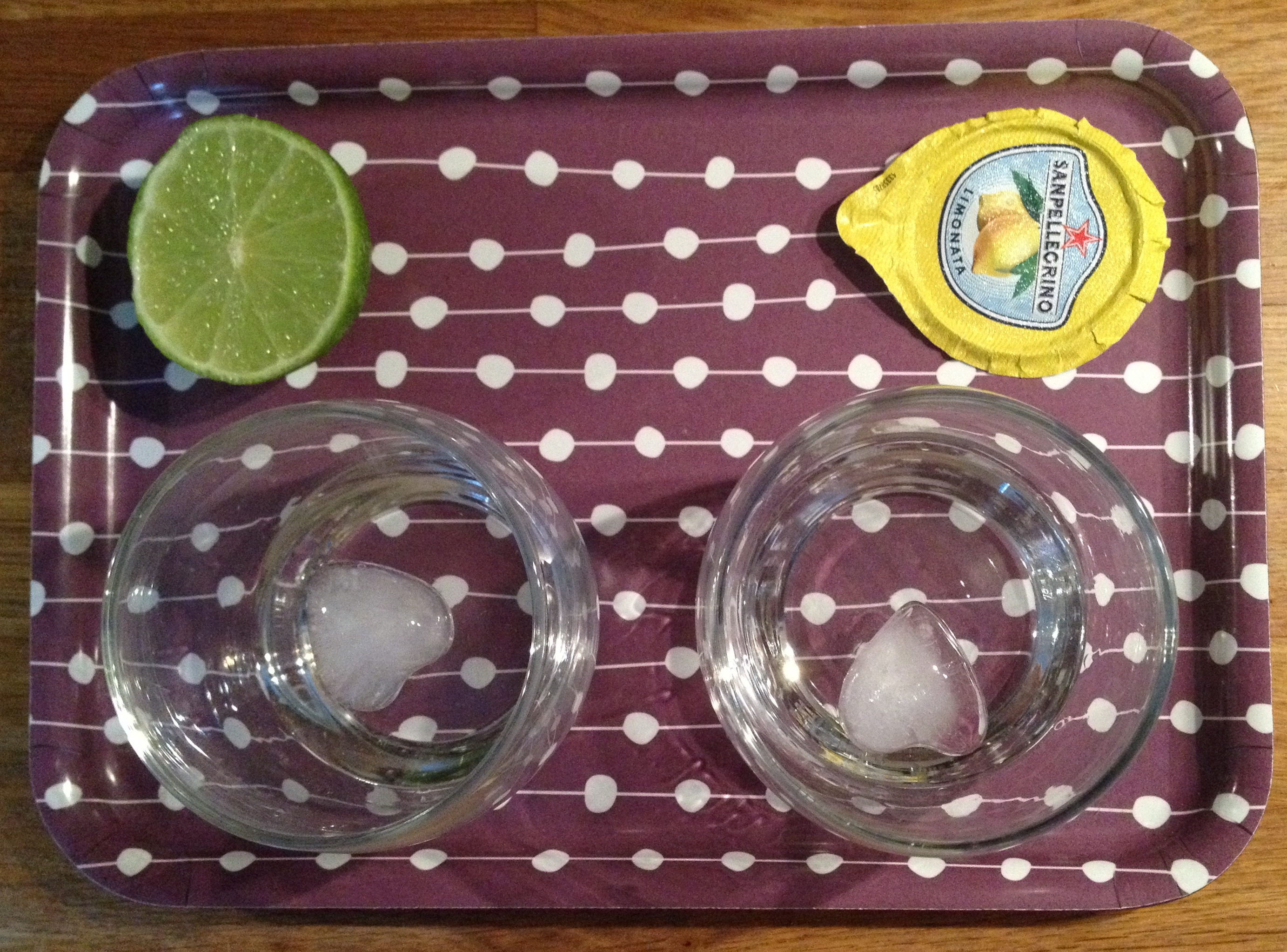 Lemon gin cocktail
