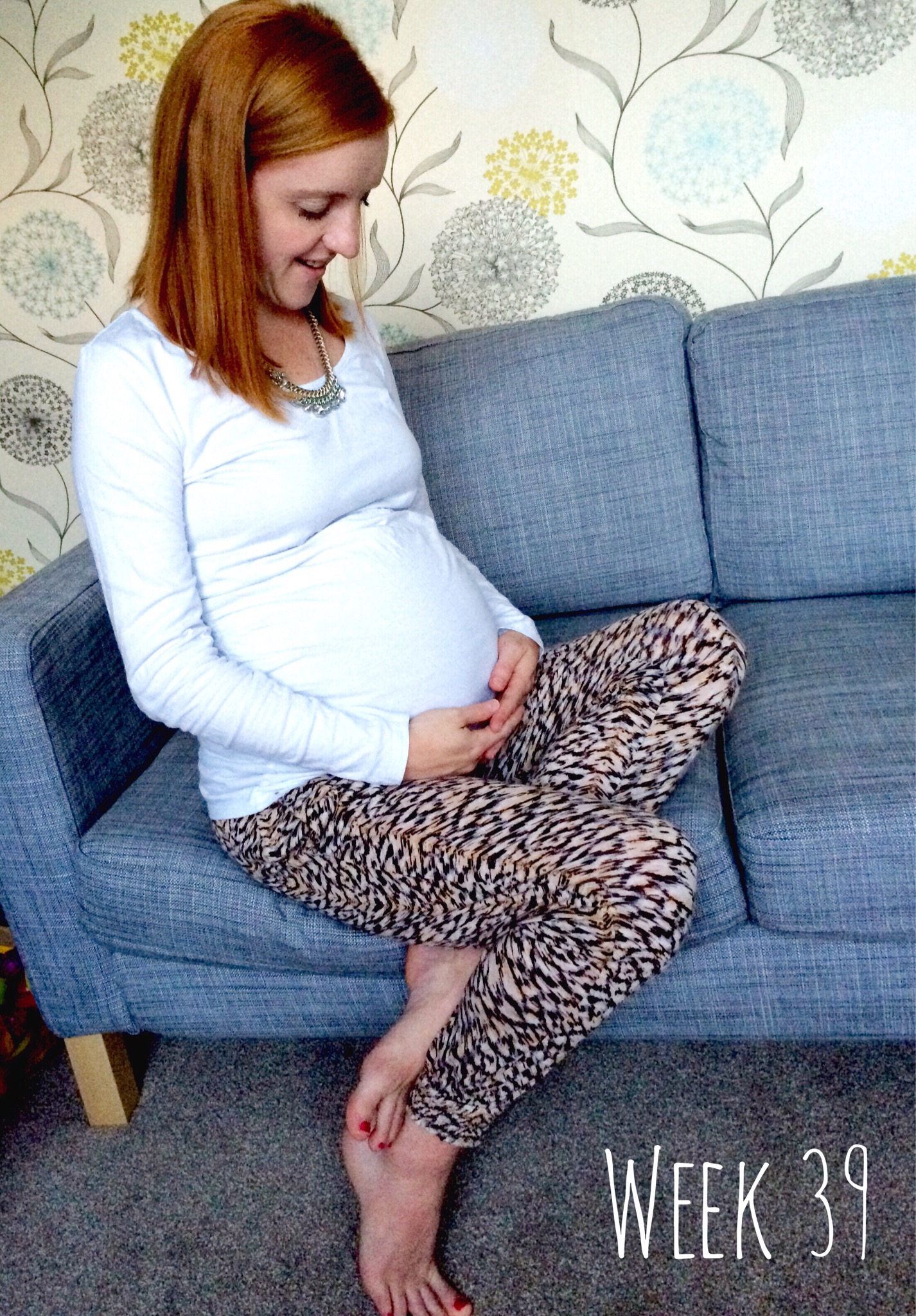 39 weeks pregnant - pregnancy bump shot in the third trimester