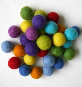 Instructions for making a colourful string felt ball garland (simpler than you'd think!)