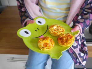 Recipe for easy egg muffins with tomato and ham