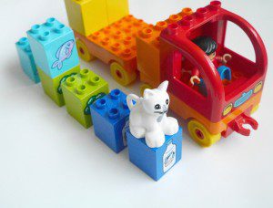 Lego Duplo cat - Duplo food pairing delivery truck