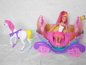 Barbie Dreamtopia review - horse and carriage