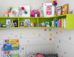 Painted colourful shelves in children's bedrooms and wall stickers from Vertbaudet