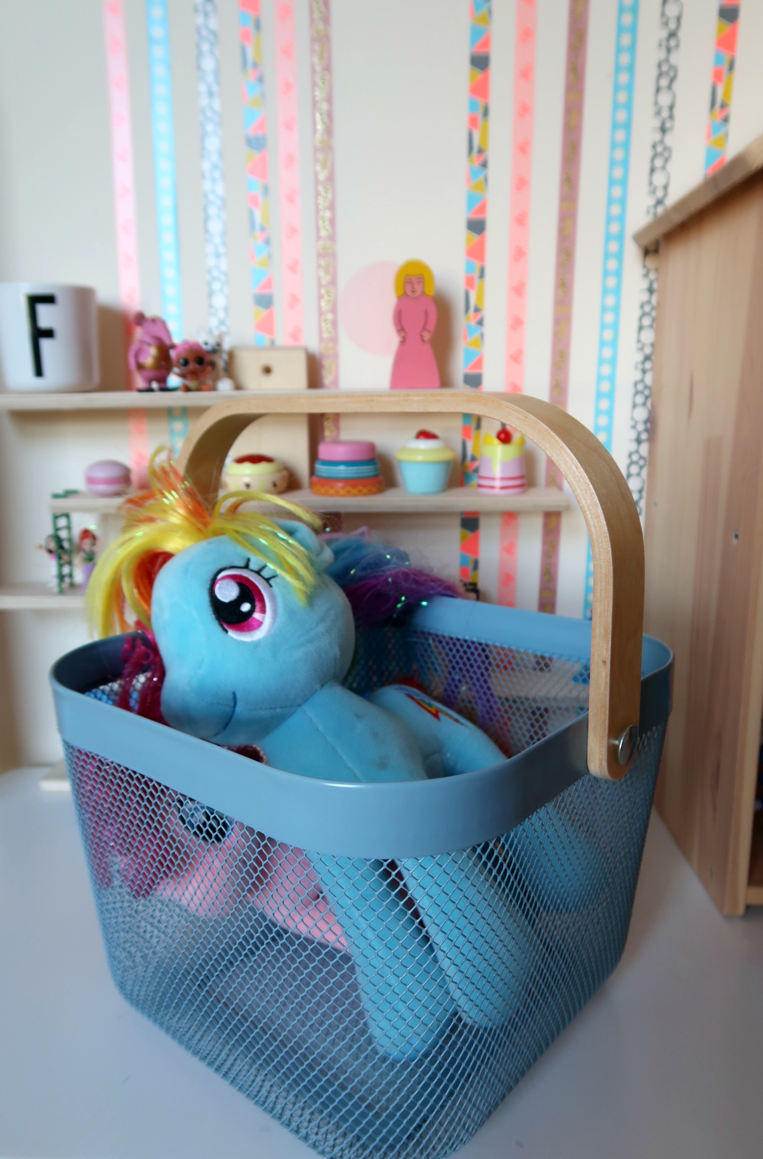 Kids-storage-hacks-IKEA-Risatorp-basket