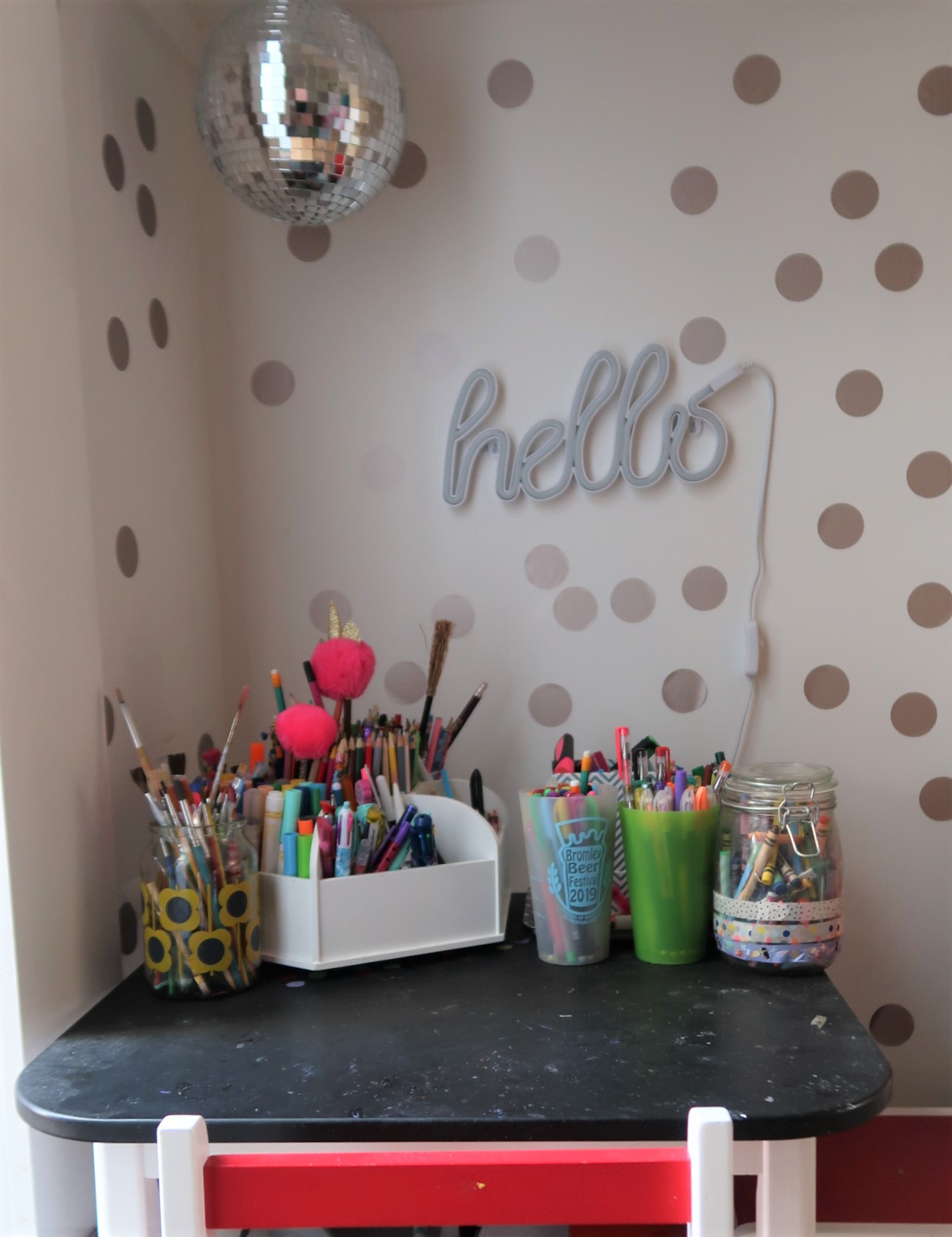 How to make a children's art and craft area in your house 