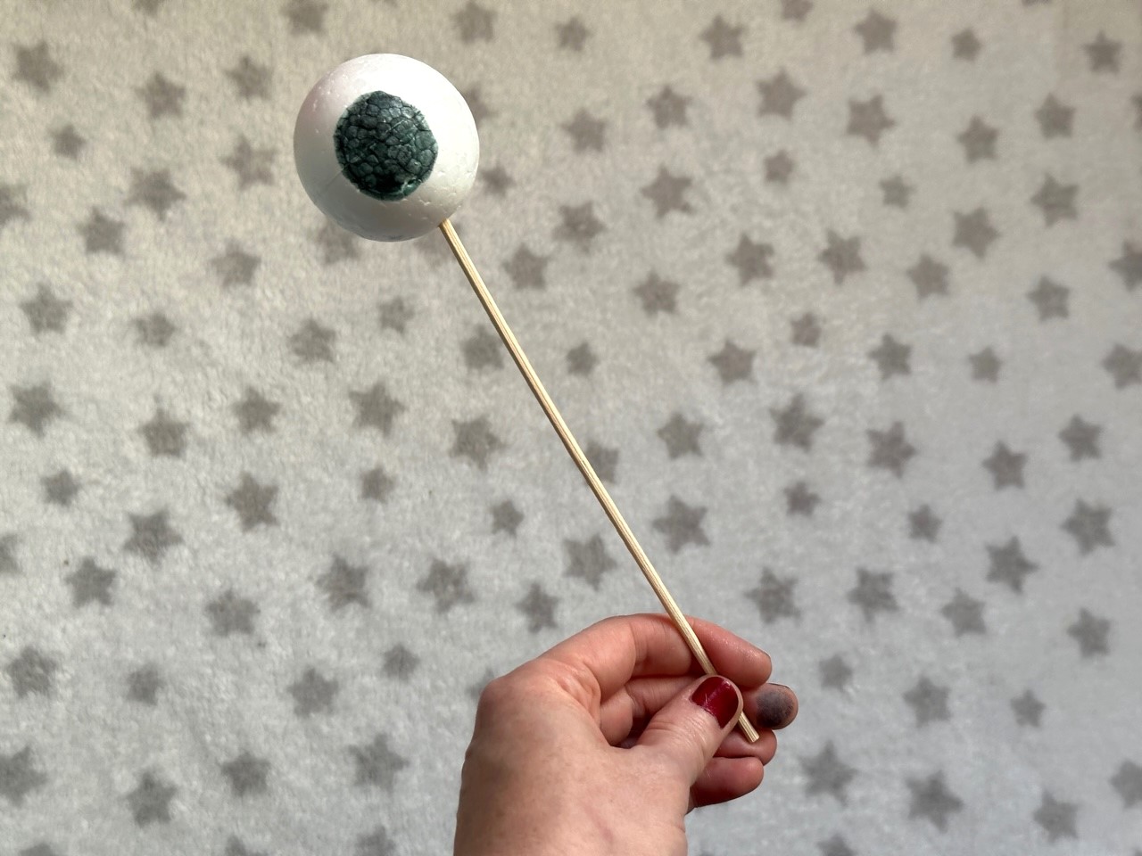 Guide to making googly eyes for your plants